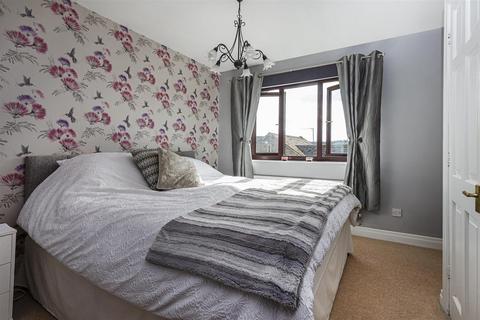 16 Dodlee Lane, Huddersfield, HD3 4TZ