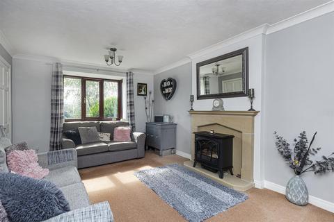 16 Dodlee Lane, Huddersfield, HD3 4TZ