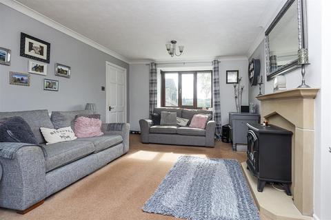 16 Dodlee Lane, Huddersfield, HD3 4TZ
