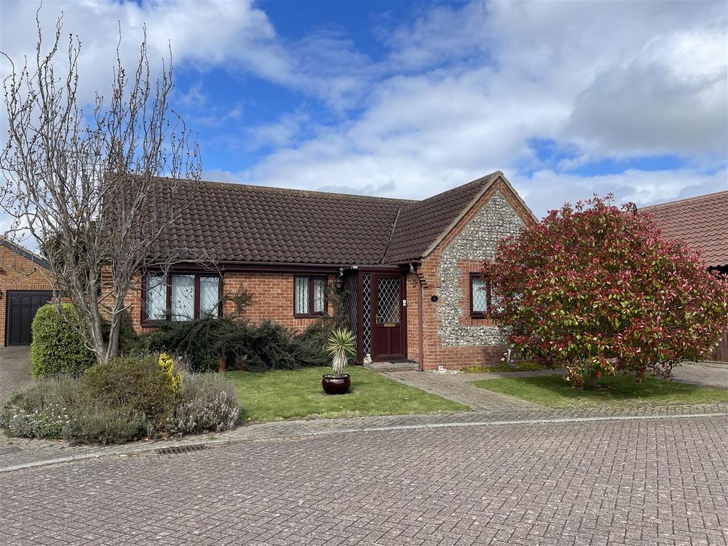 Micawber Mews, Blundeston 3 bed detached bungalow for sale £300,000