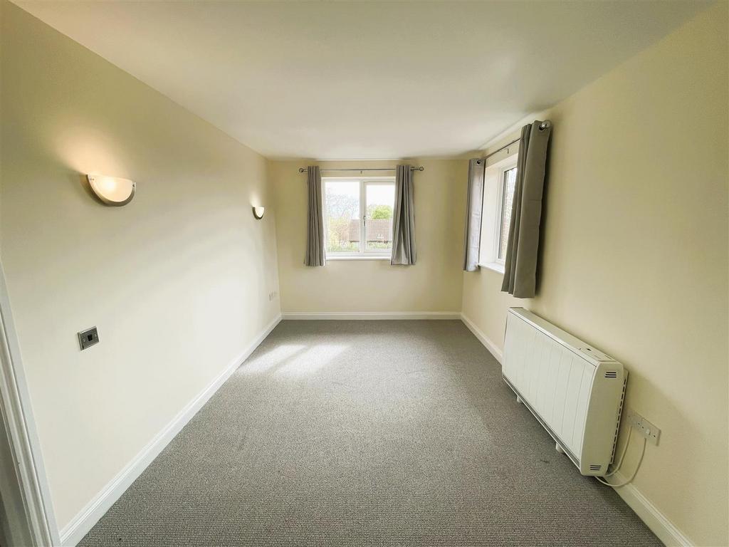 14 grove mews lounge.jpeg