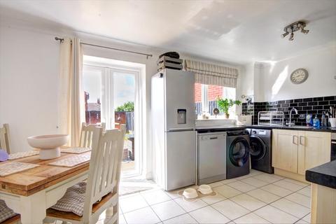 3 bedroom end of terrace house for sale, Briar Close, Evesham, Worcestershire