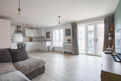 2 bedroom flat for sale, Brooklands Road, Bexhill-On-Sea