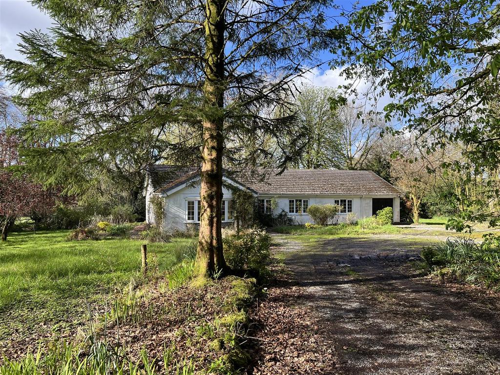 Salem, Llandeilo 4 bed detached bungalow for sale £435,000