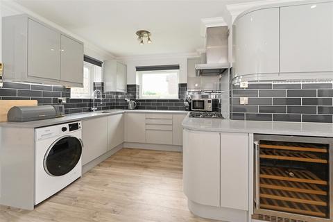 27 Belle Meade Close, Woodgate, Chichester, PO20 3YD