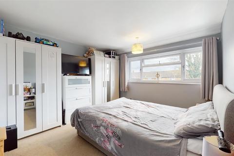 3 bedroom semi-detached house for sale, Kenilworth Drive, Bletchley, Milton Keynes