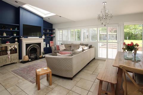 4 bedroom semi-detached house for sale, Middle Road, Ingrave, Brentwood