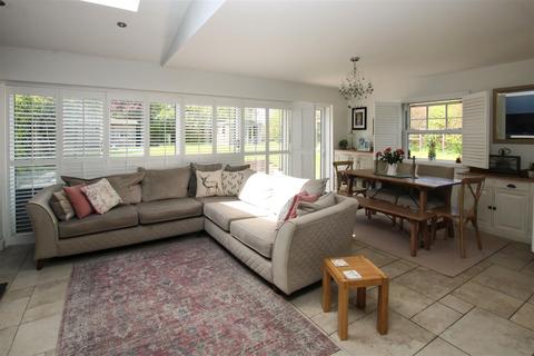 4 bedroom semi-detached house for sale, Middle Road, Ingrave, Brentwood