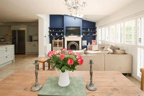 4 bedroom semi-detached house for sale, Middle Road, Ingrave, Brentwood