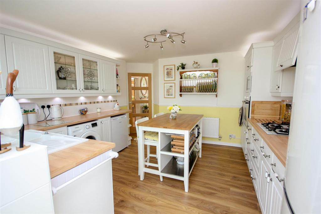 Kitchen1.jpg