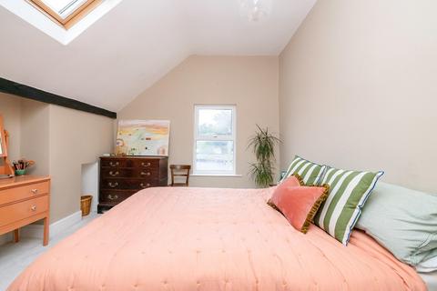 2 bedroom maisonette for sale, St. Helena Road, Westbury Park