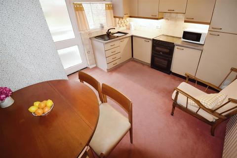 6 Boothroyd Drive, Huddersfield, HD4 5QH