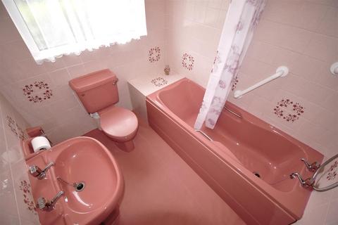 6 Boothroyd Drive, Huddersfield, HD4 5QH