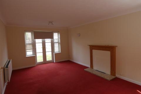 4 bedroom detached house to rent, Moor Furlong, Cippenham