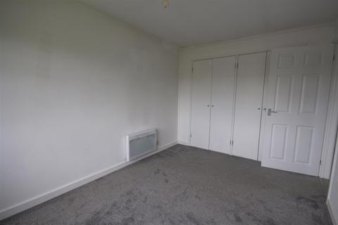 2 bedroom flat for sale, Stychens Close, Redhill RH1