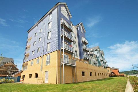 2 bedroom apartment to rent, Dunlin Drive, Chatham ME4