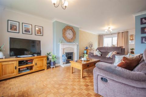 3 bedroom end of terrace house for sale, Tees Road, Springfield, Chelmsford