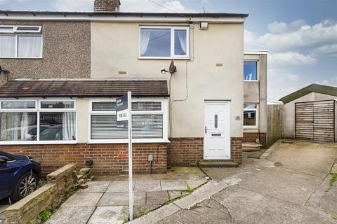 3 bedroom end of terrace house for sale, Ryefields Avenue, Huddersfield HD3