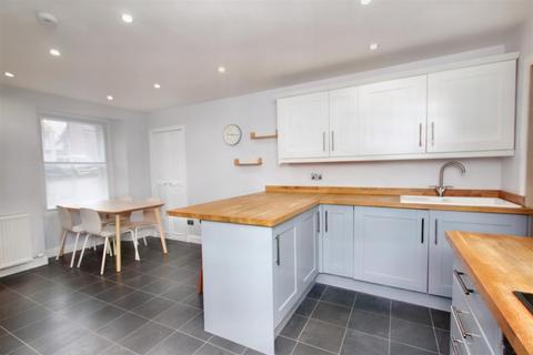 55 Castlegate, Lanark, ML11 9EF