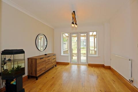 33 Cae Garw, Llantwit Fardre, Pontypridd, CF38 2TQ