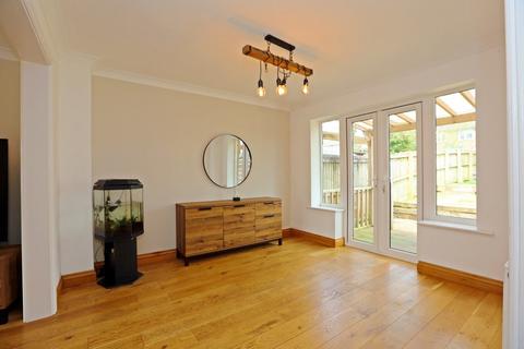 33 Cae Garw, Llantwit Fardre, Pontypridd, CF38 2TQ