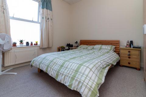 2 bedroom end of terrace house to rent, Manor Avenue, Nottingham