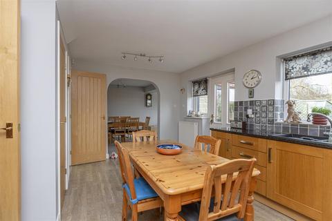 15 Botham Fields, Huddersfield, HD3 4PJ