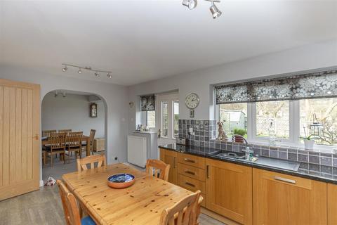15 Botham Fields, Huddersfield, HD3 4PJ