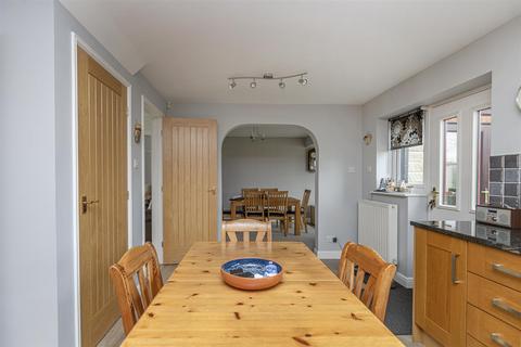 15 Botham Fields, Huddersfield, HD3 4PJ