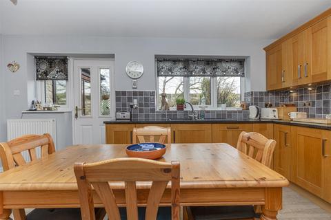 15 Botham Fields, Huddersfield, HD3 4PJ