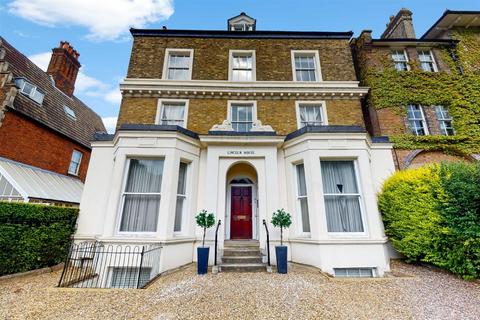 2 bedroom flat for sale, Lincoln House, Harrow On The Hill HA1