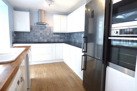 2 bedroom terraced house to rent, Middlemead Road, Bookham
