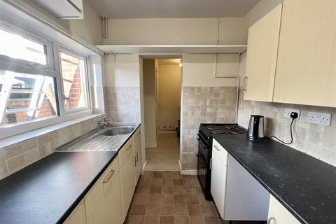 2 bedroom end of terrace house to rent, Madresfield Road, Malvern