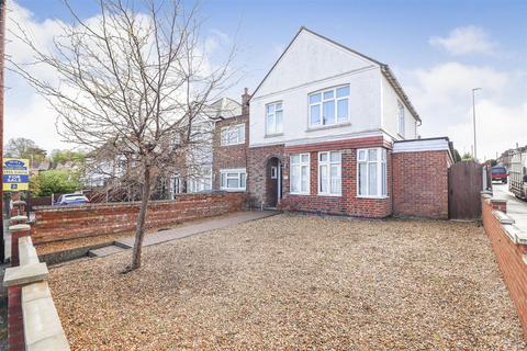 4 bedroom detached house for sale, Wellingborough Road, Rushden NN10