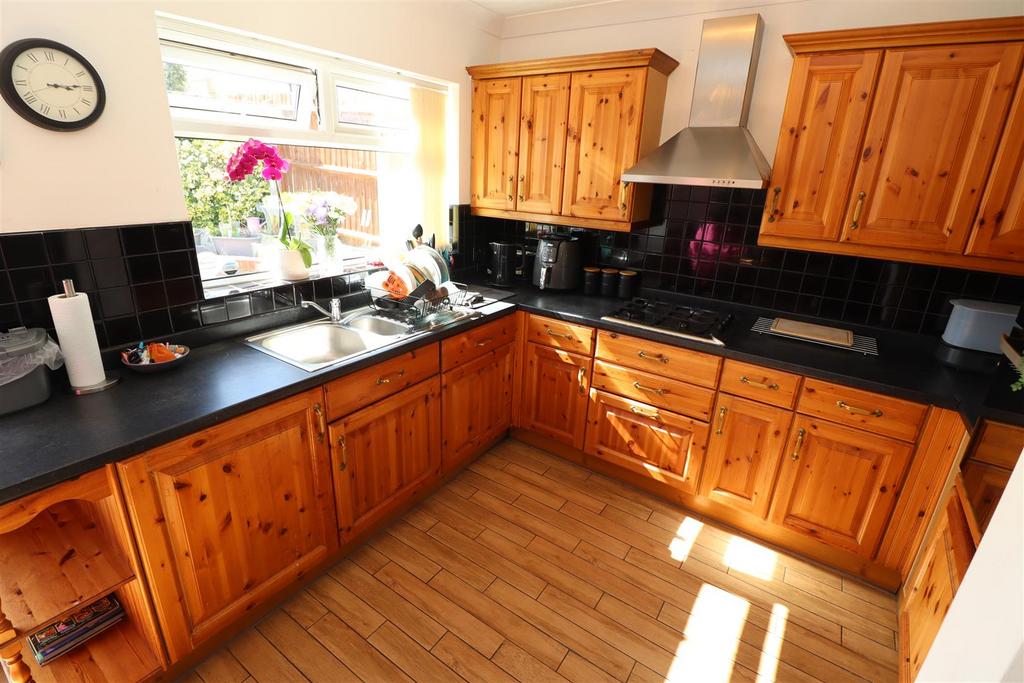 Kitchen / Breakfast Room