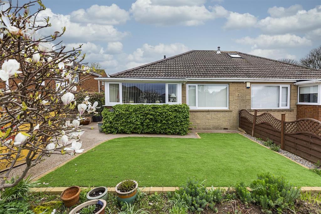 Chiltern Avenue, Huddersfield HD3 2 bed semidetached bungalow for sale