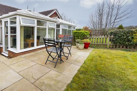 2 bedroom semi-detached bungalow for sale, Thurgory Gate, Huddersfield HD8
