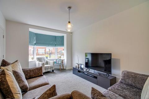 3 bedroom townhouse for sale, Thornesgate Gardens, Wakefield WF2
