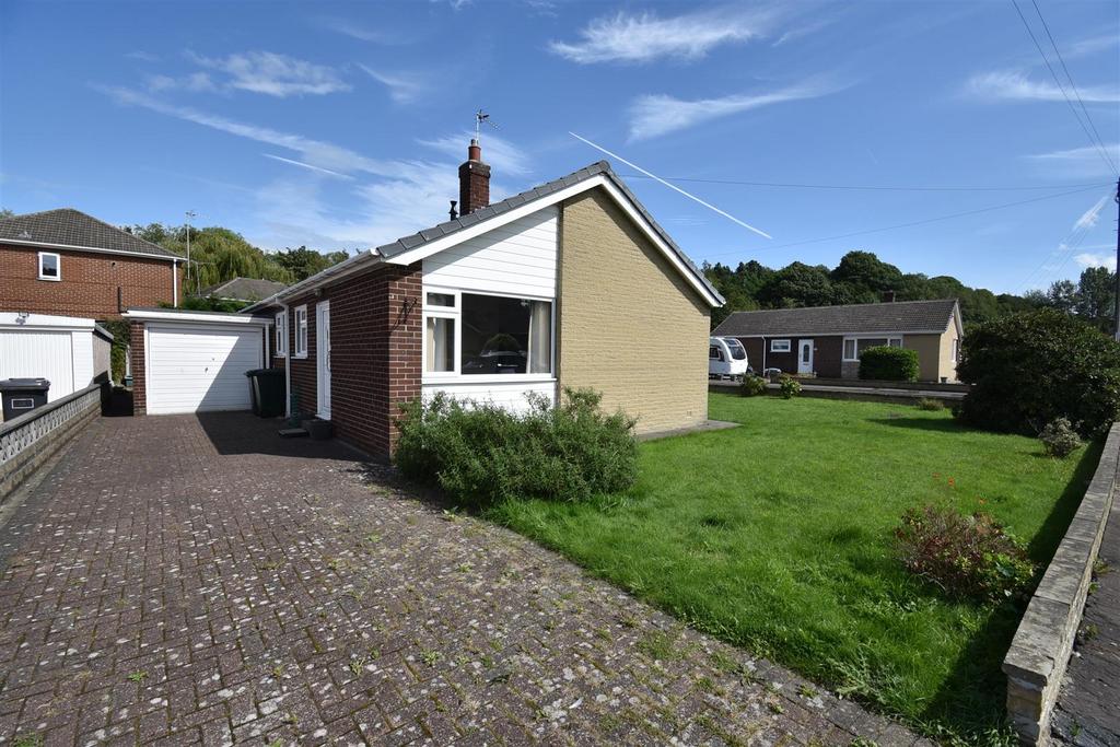 Fenay Lea Drive, Huddersfield HD5 3 bed detached bungalow for sale £