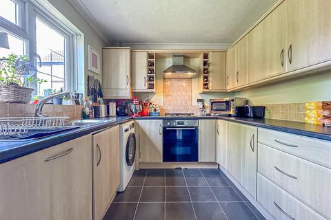 3 bedroom semi-detached house for sale, Lincoln Way, Rayleigh SS6