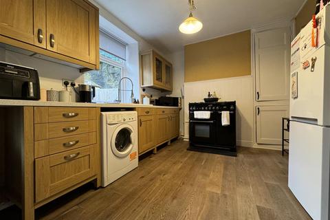 2 bedroom terraced house for sale, Penistone Road, Holmfirth HD9