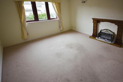 2 bedroom apartment for sale, Hall Lee Fold, Huddersfield HD3