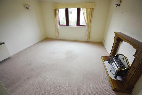 2 bedroom apartment for sale, Hall Lee Fold, Huddersfield HD3