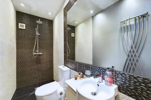 1 Whyteleafe Road, Caterham, CR3 5EG
