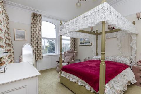 6 bedroom end of terrace house for sale, Gledholt Road, Huddersfield HD1