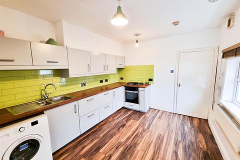 2 bedroom ground floor flat for sale, Parsons Mead, Croydon