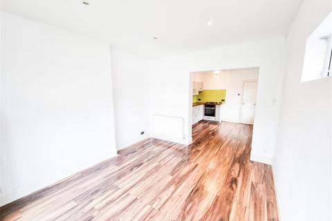 2 bedroom ground floor flat for sale, Parsons Mead, Croydon