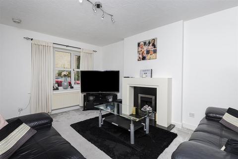 4 Botham Fields, Huddersfield, HD3 4PJ