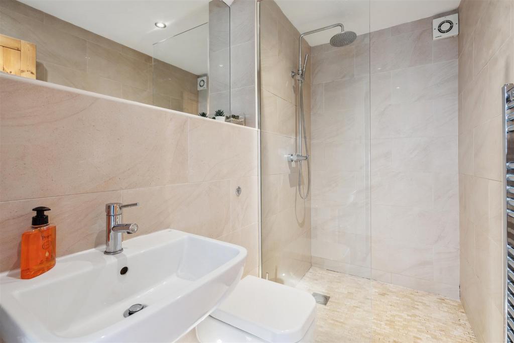Annexe Shower Room