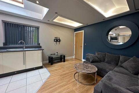 3 bedroom duplex to rent, Hollybank Apartments, Chapel Allerton, Leeds